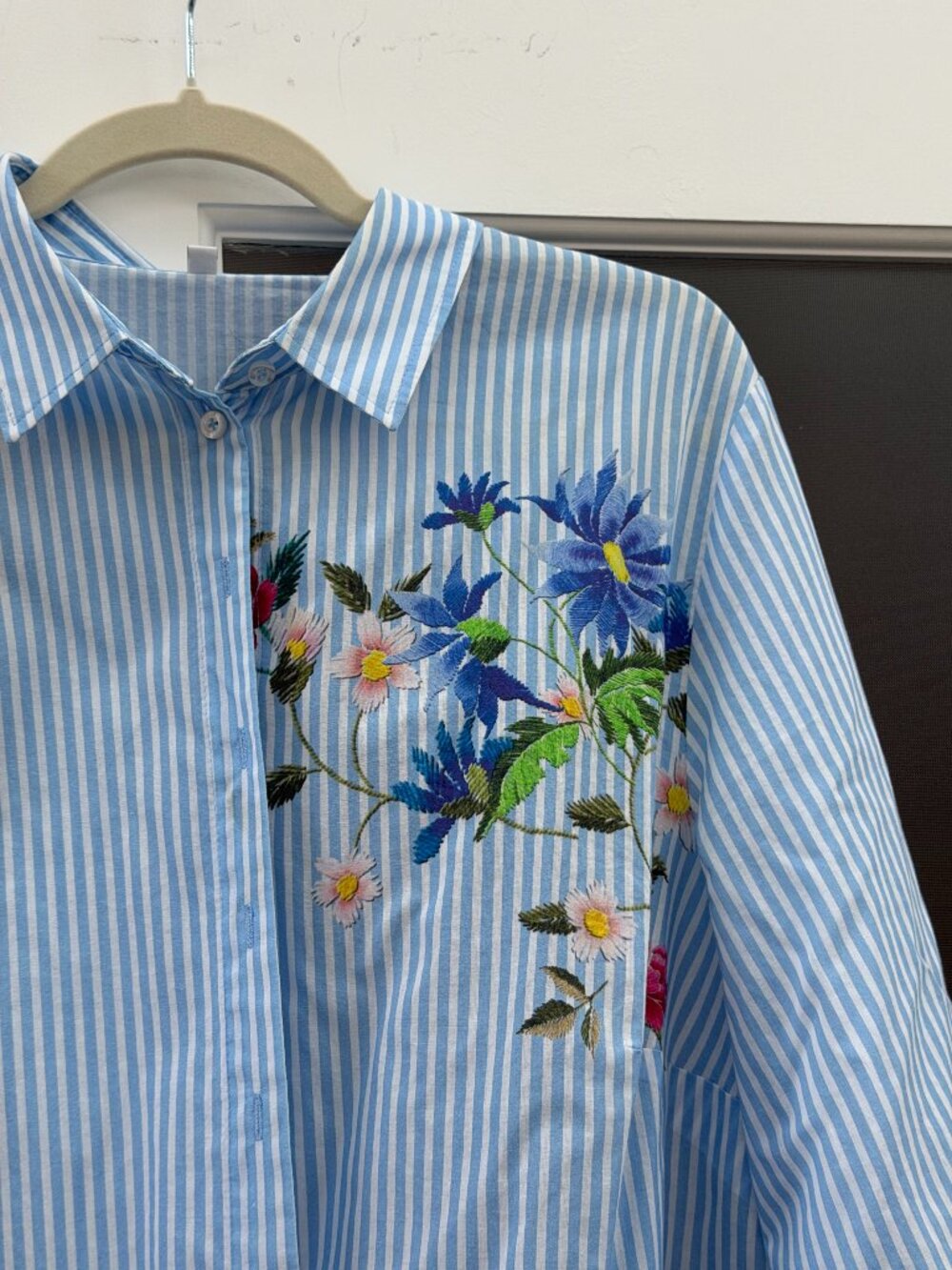 Women's Button Down - Picture 3 of 6